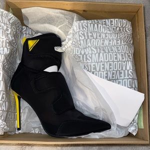 NWT Steve Madden Fasten Black 4 inch Heels